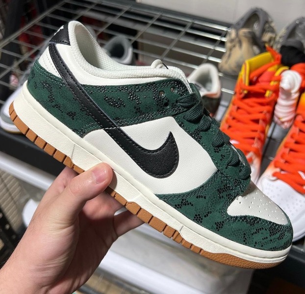 スニーカー Nike SB Dunk Low  Green Gum 2019 AW FW 19 Nike SB Dunk Low Island Green Gum FW19 (Nike/スニーカー